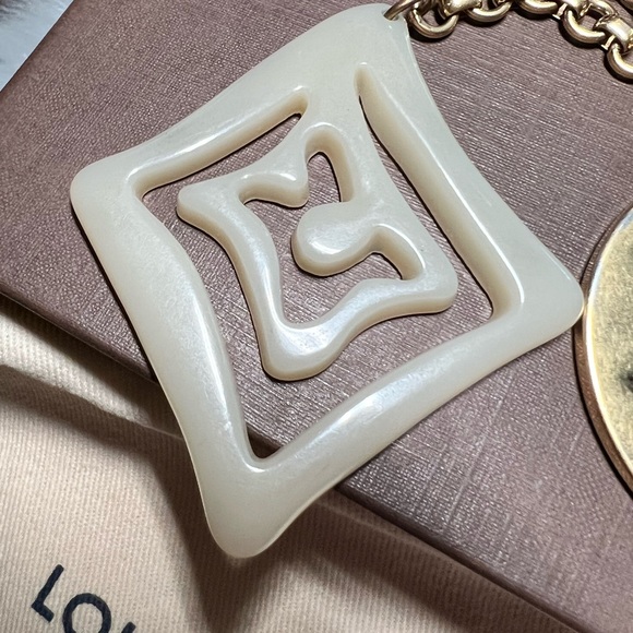 Louis Vuitton Women's Keychain/Bag Charm Beige Brown Gold with Box & Dust Bag - Picture 6 of 17